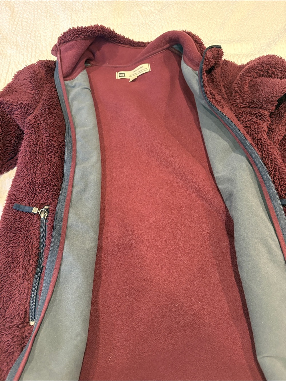 MEC Youth Zip-Up Sherpa Jacket - Wine
Size 16 - Picture 4 of 6